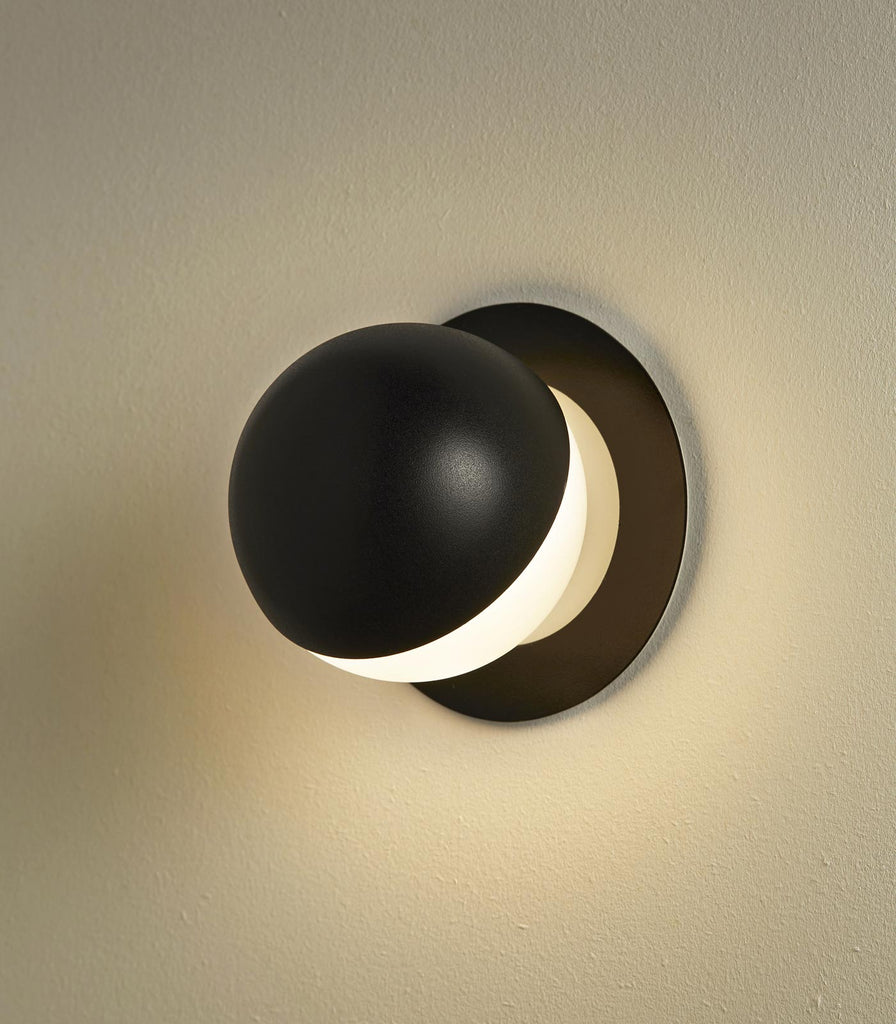 Estiluz Alfi Angled Wall Light in Black