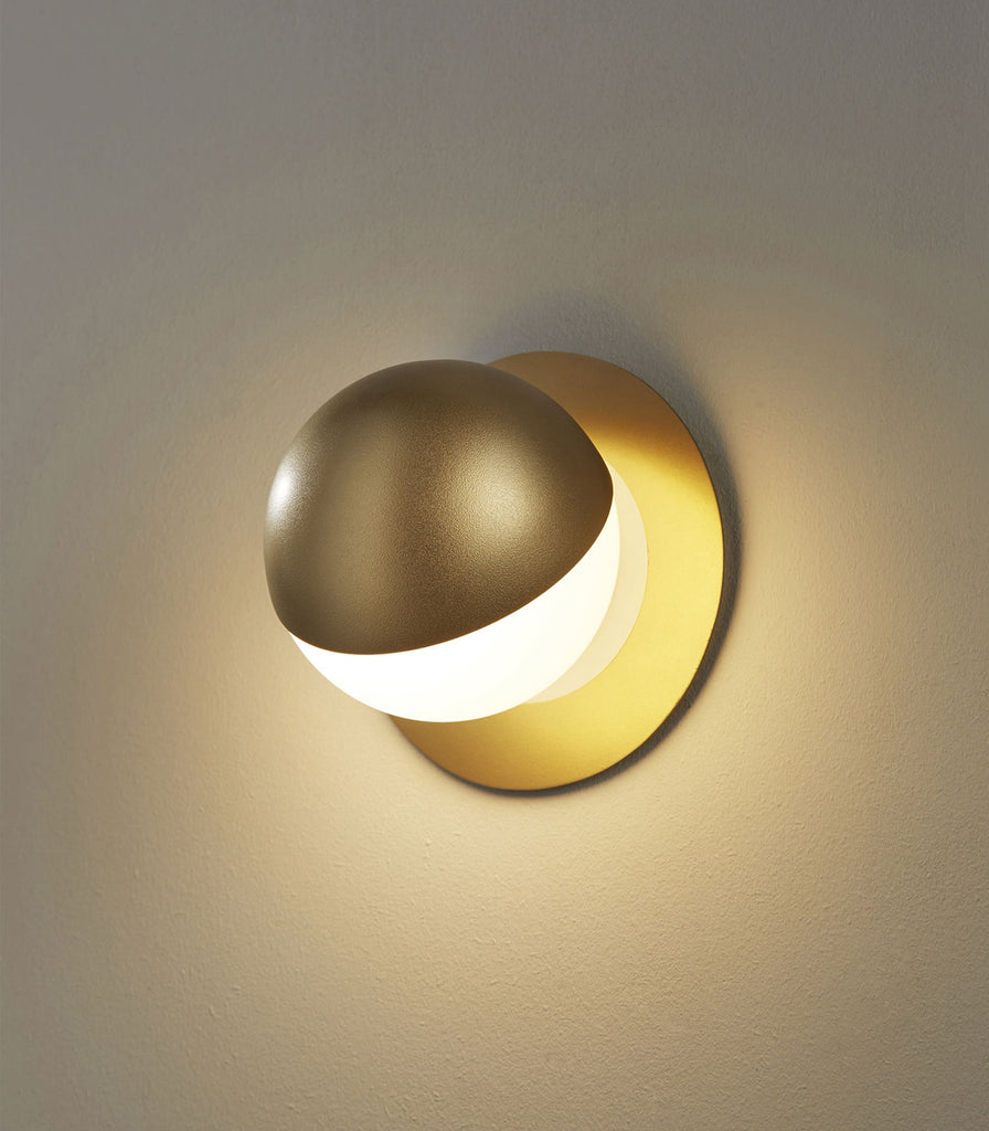 Estiluz Alfi Angled Wall Light in Matte Gold